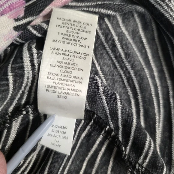 Chico's Black And Pink Floral Top 3/4 Sleeves Size 2 (Large) - Picture 9 of 10